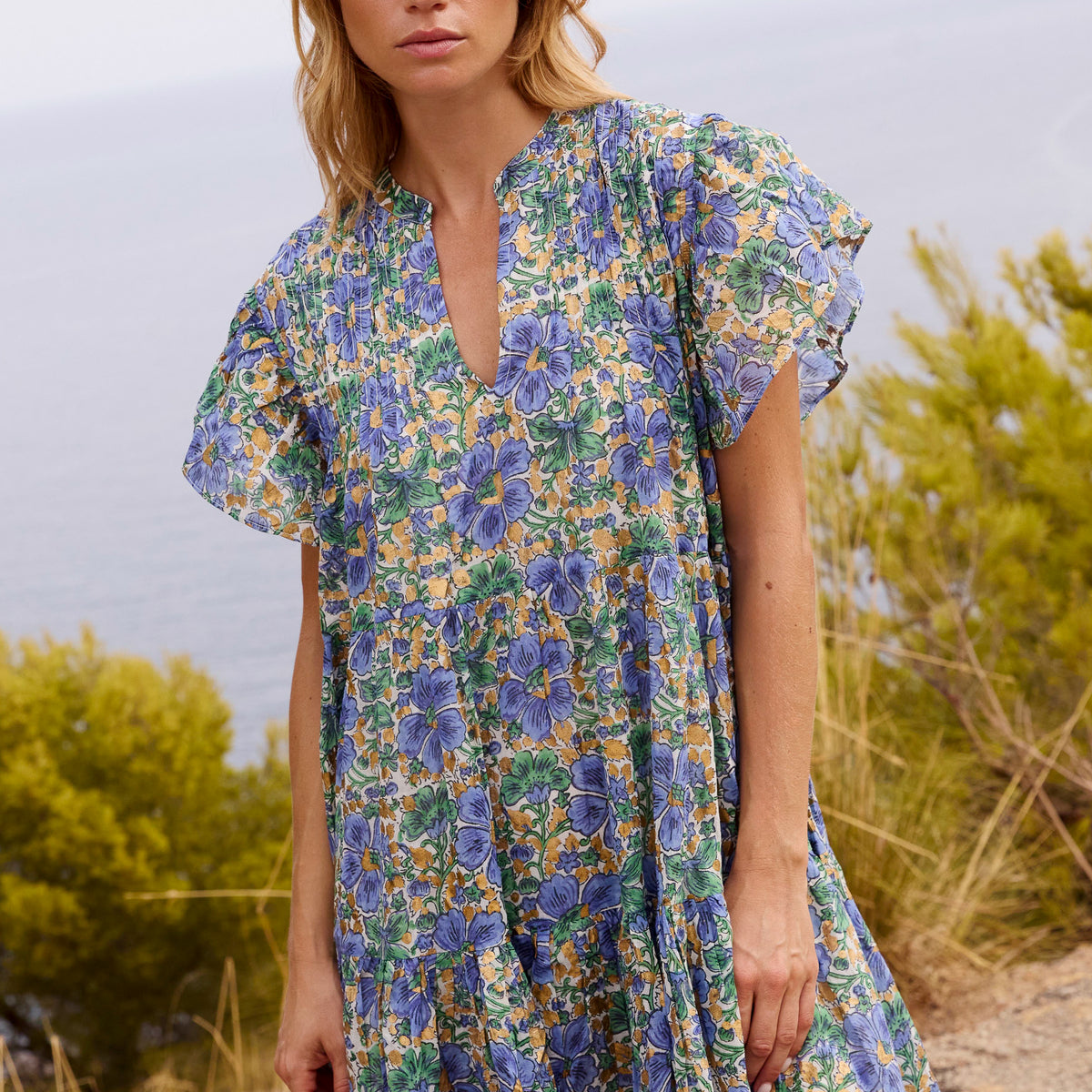 oliphant design dresses V-Neck Flutter Sleeve Tiered Empire Waist Dress, Matera Blue, Small a dense and delicate Size:28/30 Kim Kardashian West's faceless psis:Captain