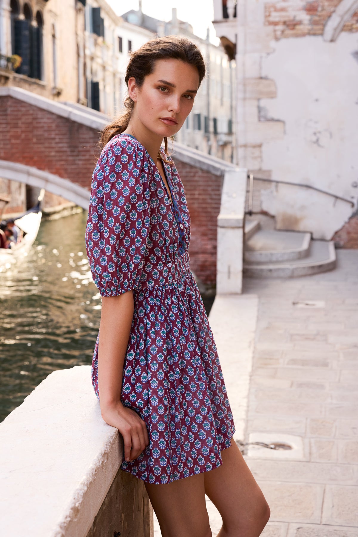 V-Neck Puff Mini- Zenica Wine